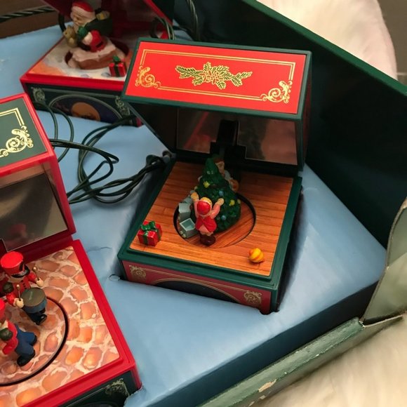 Vintage Noma Music box Christmas Collection plays 18 songs animated. - Picture 10 of 16